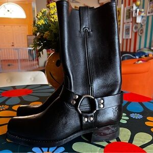 FRYE Black Leather Women's Boots. SIZE 9